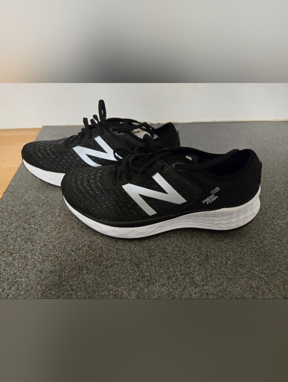 New Balance Womans Sneakers - Picture 2 of 4